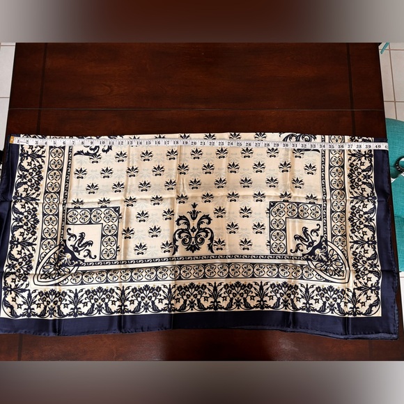 NWOT 100% Silk Floral Square Scarf 41" x 41" - Picture 11 of 14